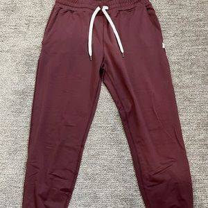 Vuori Performance Joggers in Fig size small.